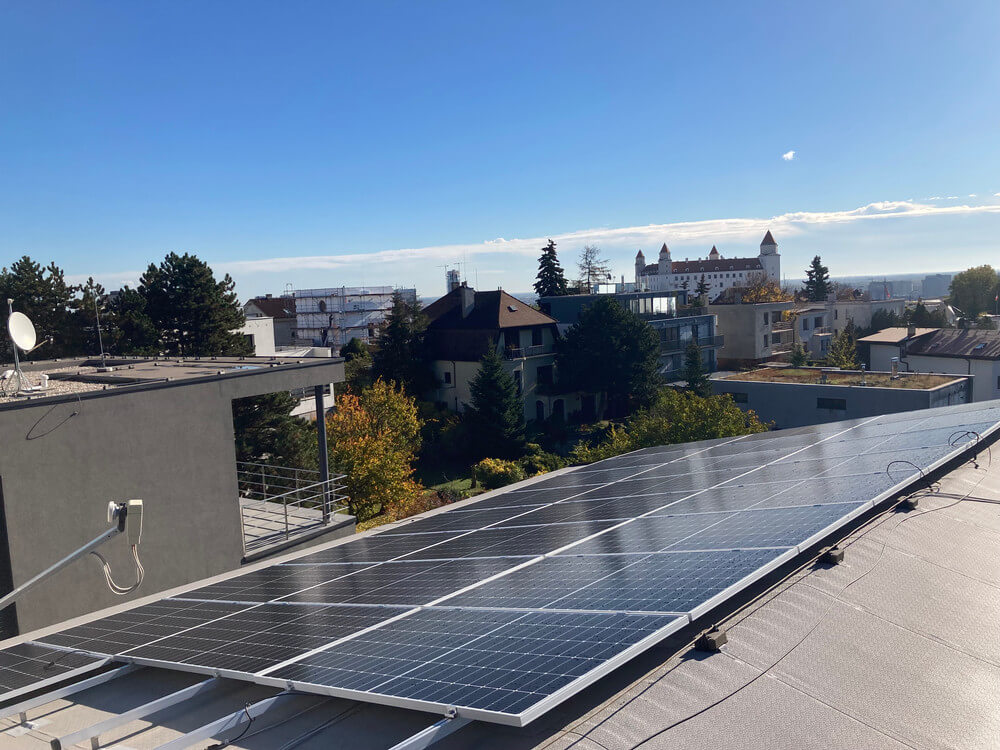 Fotovoltické panely a hliníková konštrukcia